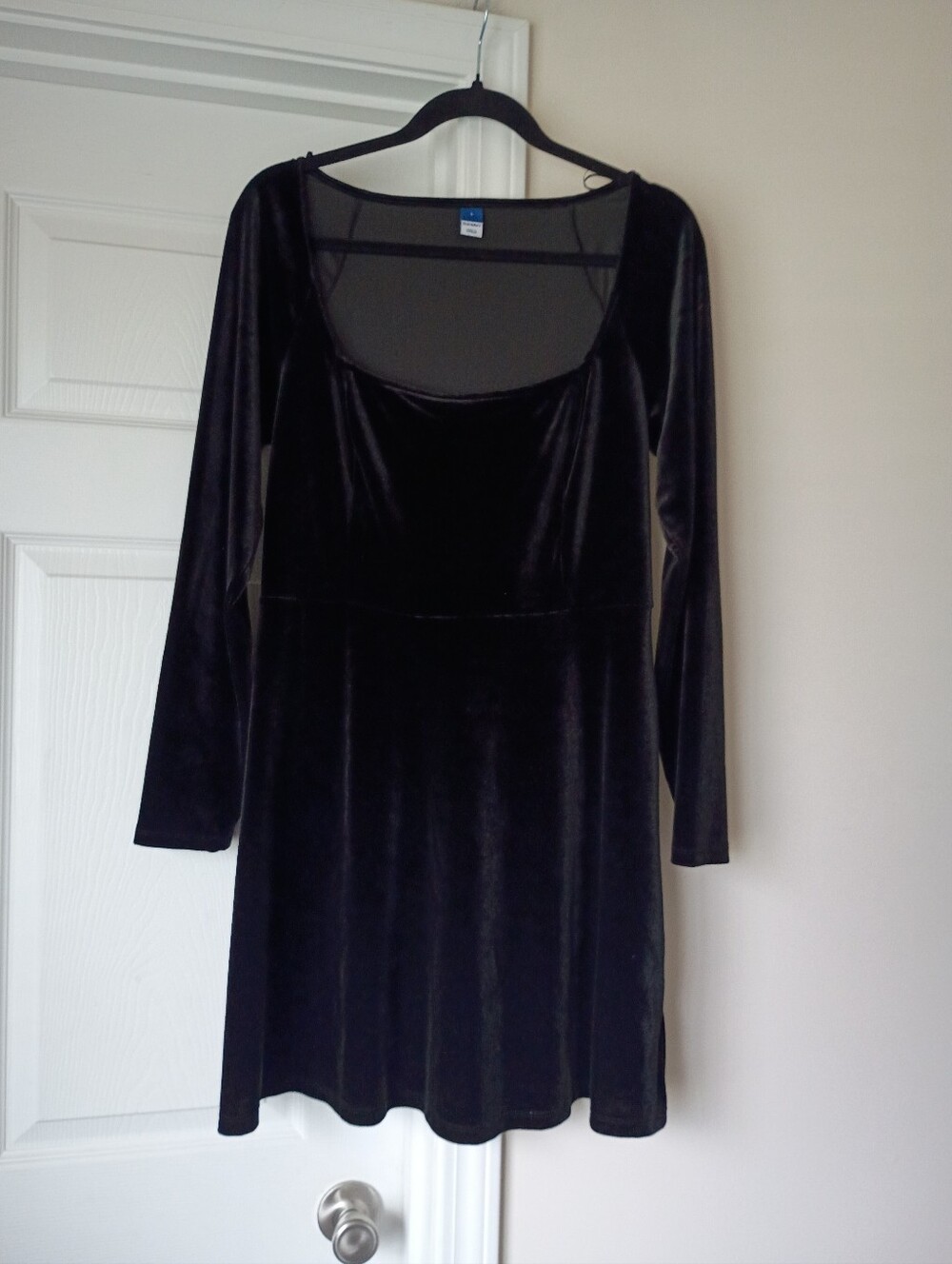Old Navy Black Velvet Long Sleeve Scoop Dress L